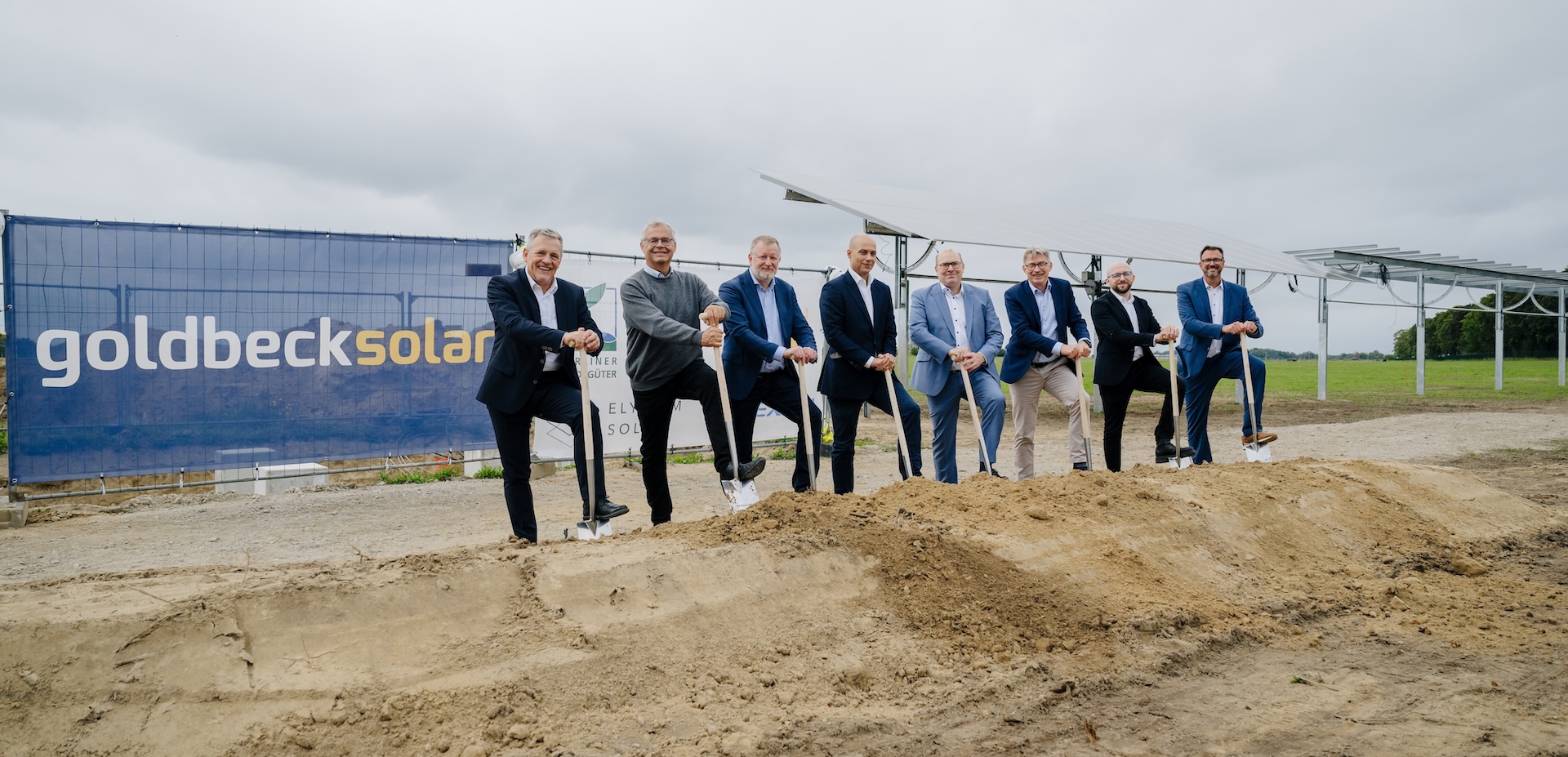 Spatenstich in Schönefeld